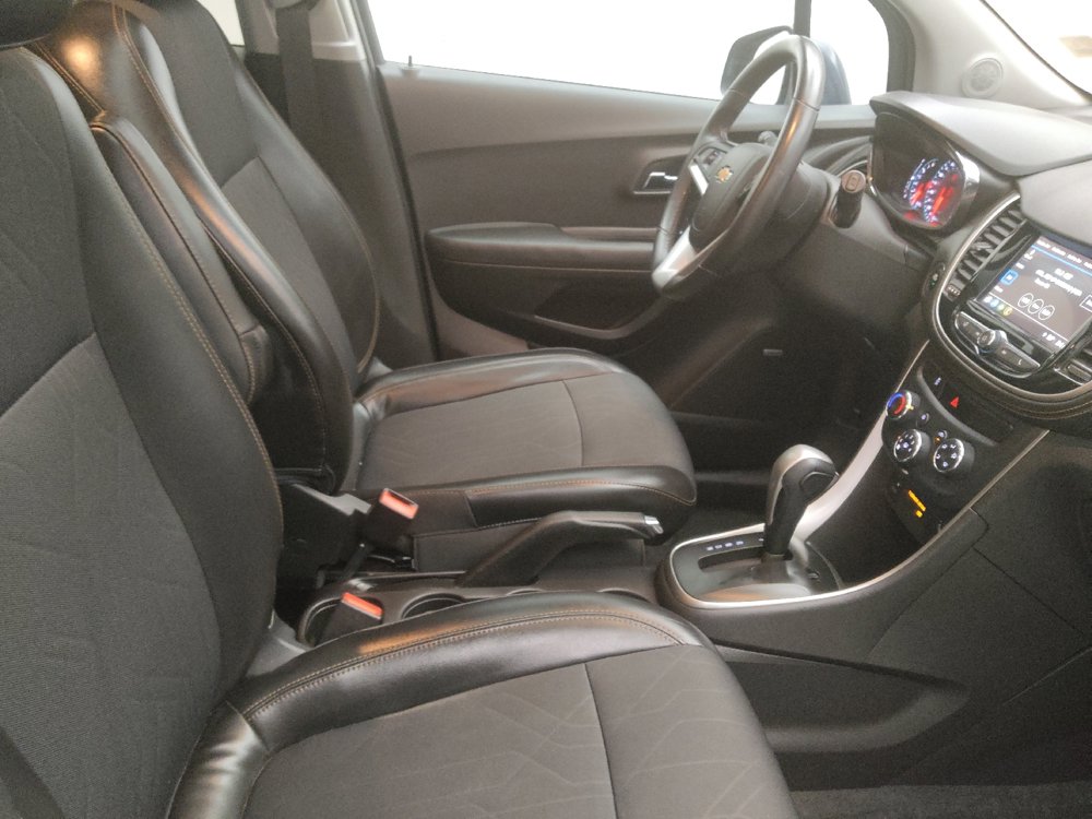 Used 2018 Chevrolet Trax LT w/ Sun & Sound Package FWD image 21