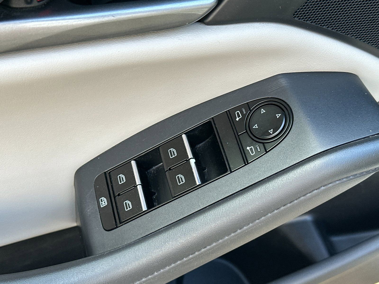 Used 2020 MAZDA MAZDA3 Hatchback image 13