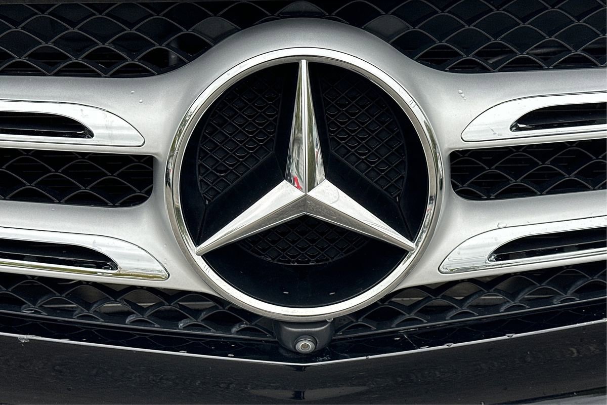 Used 2018 Mercedes-Benz GLC 300 w/ Premium Package image 30