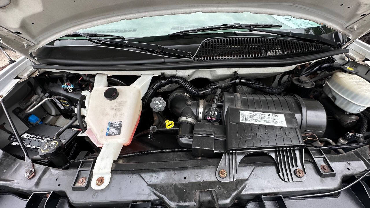 Used 2008 Chevrolet Express 2500 RWD image 11
