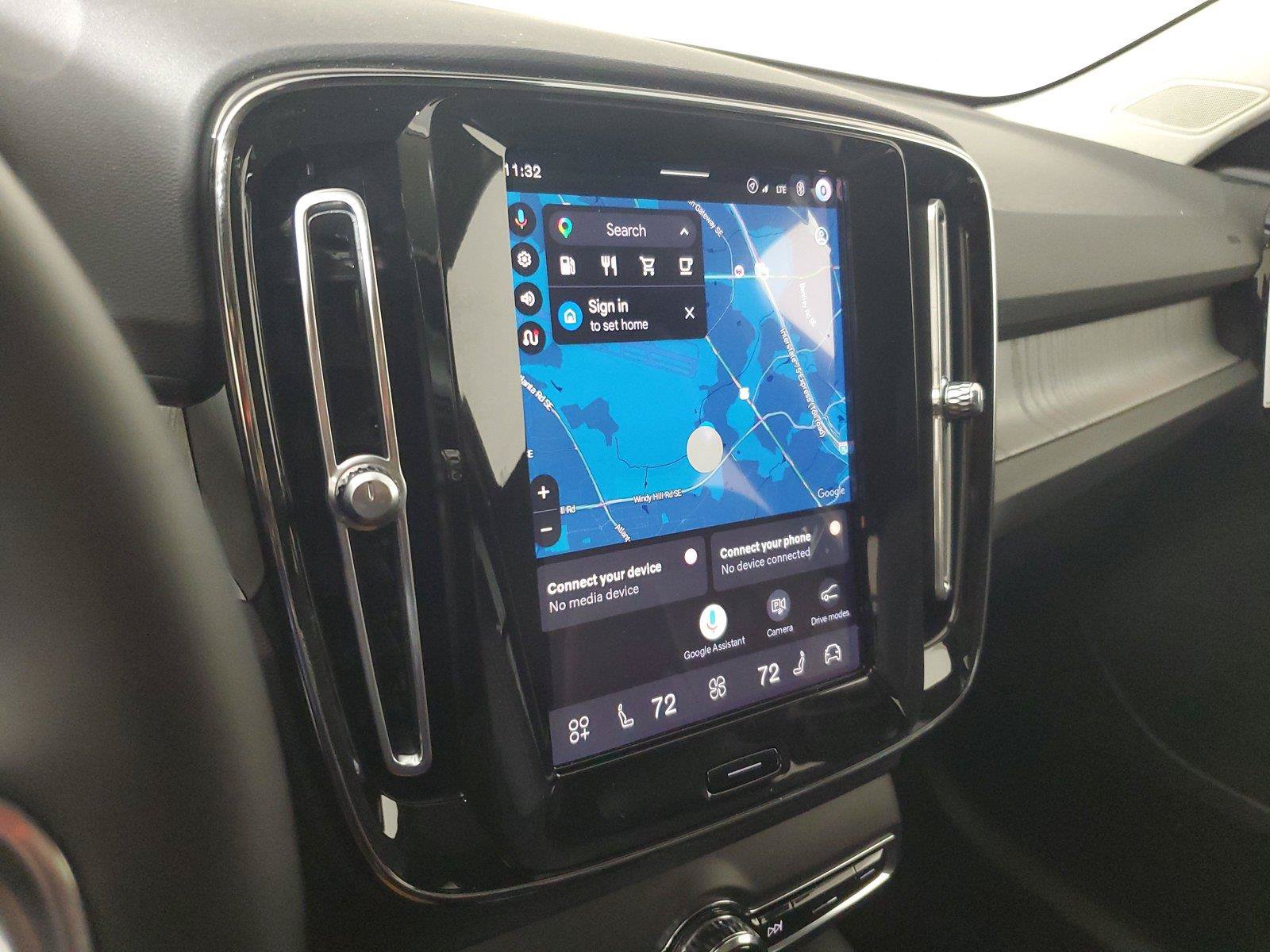 New 2026 Volvo XC40 B4 Plus w/ Protection Package Premier FWD image 28