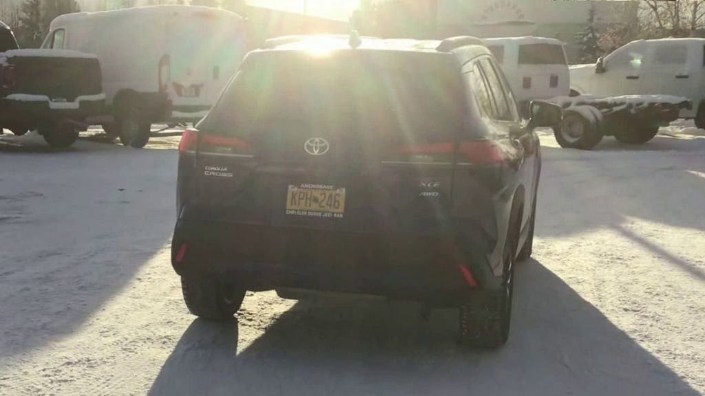 Used 2023 Toyota Corolla Cross XLE w/ Convenience Package image 7