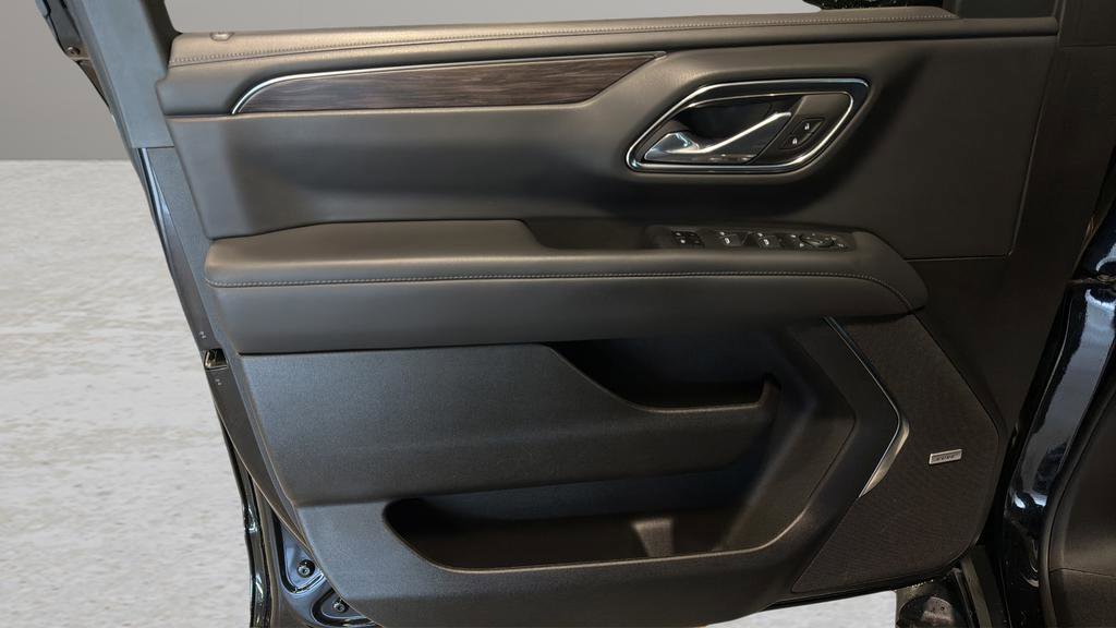 Used 2024 Chevrolet Suburban Z71 w/ Luxury Package image 10