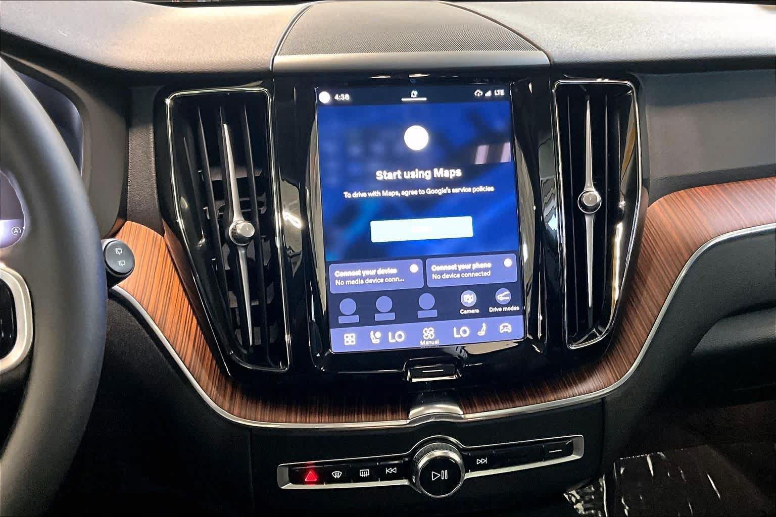 Certified 2024 Volvo XC60 B5 Plus w/ Protection Package Premier AWD/4WD image 7