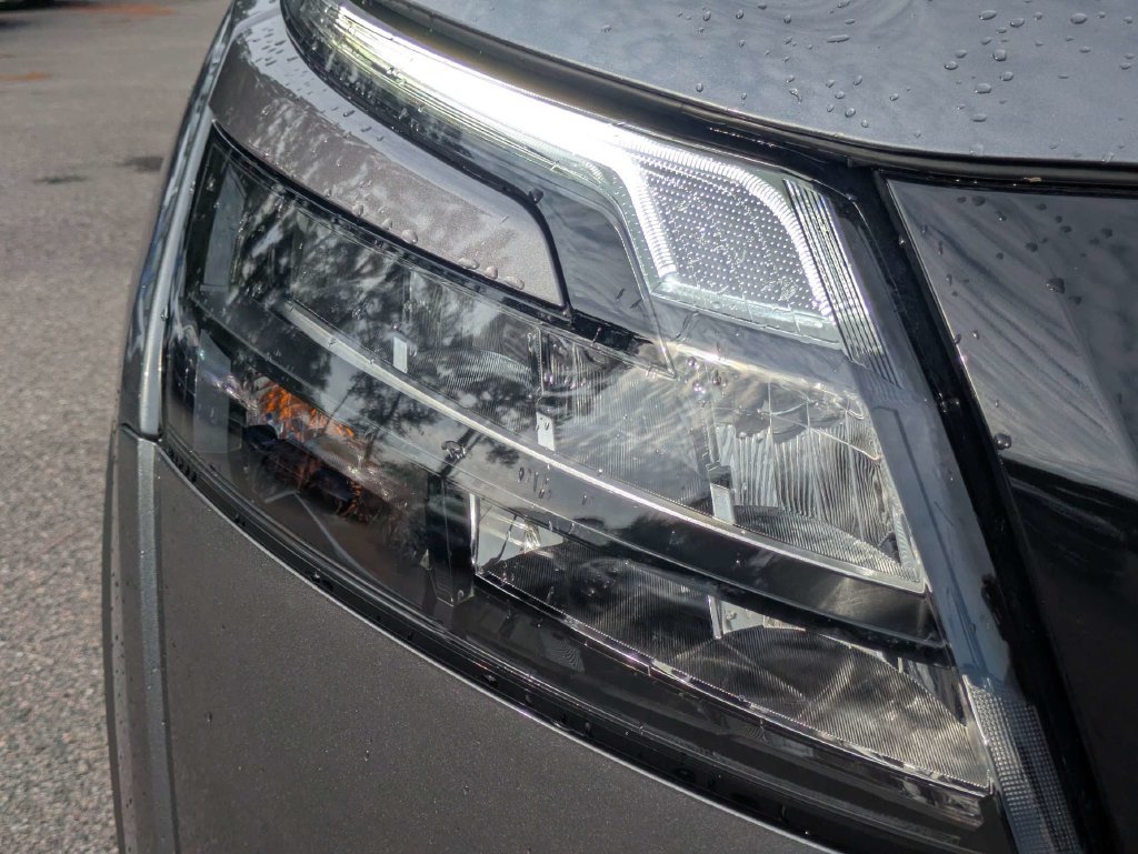 Used 2025 Nissan Pathfinder Platinum w/ Black Appearance Package FWD image 10
