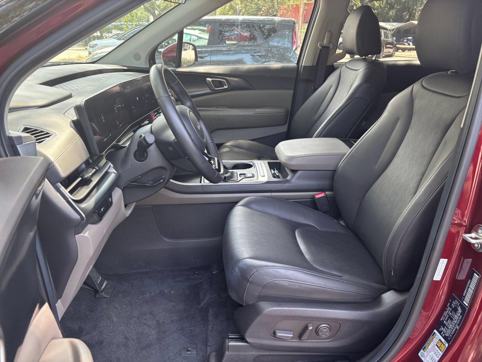 Used 2026 Kia Carnival FWD image 29