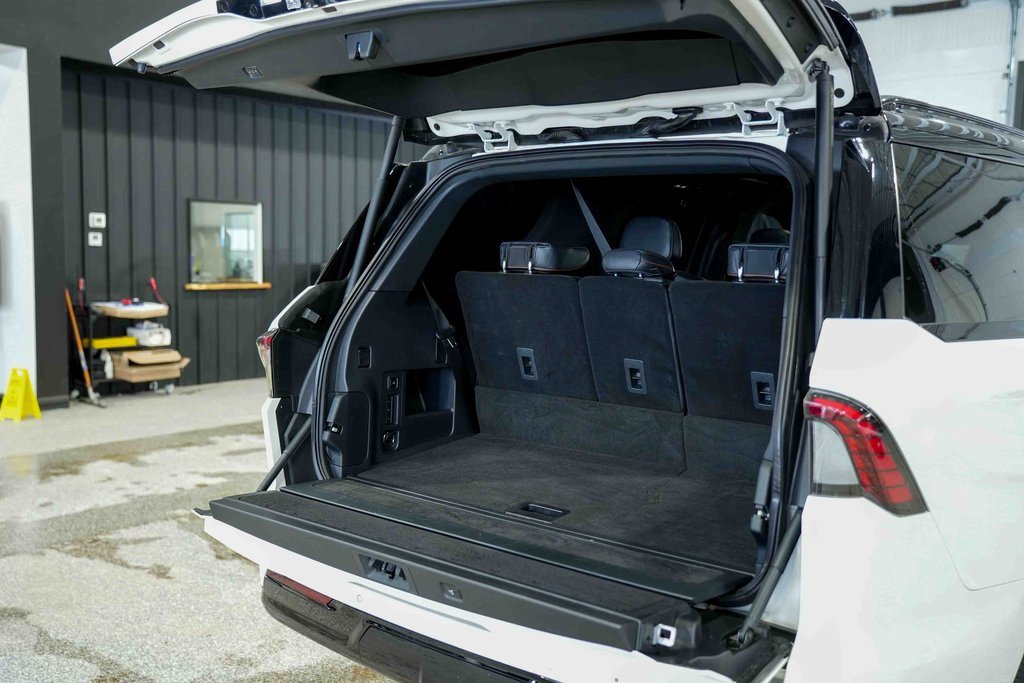 Used 2025 Lincoln Navigator Black Label image 12