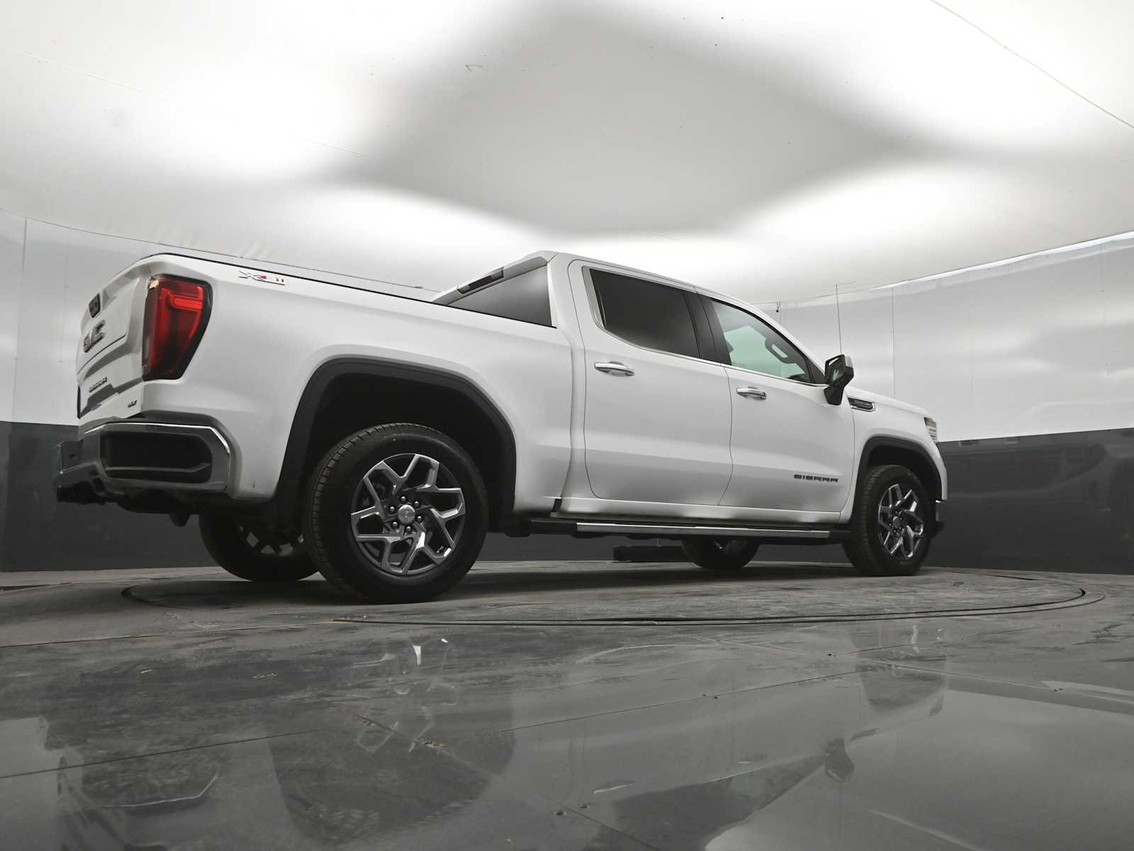 Used 2023 GMC Sierra 1500 SLT w/ SLT Premium Package AWD/4WD image 43