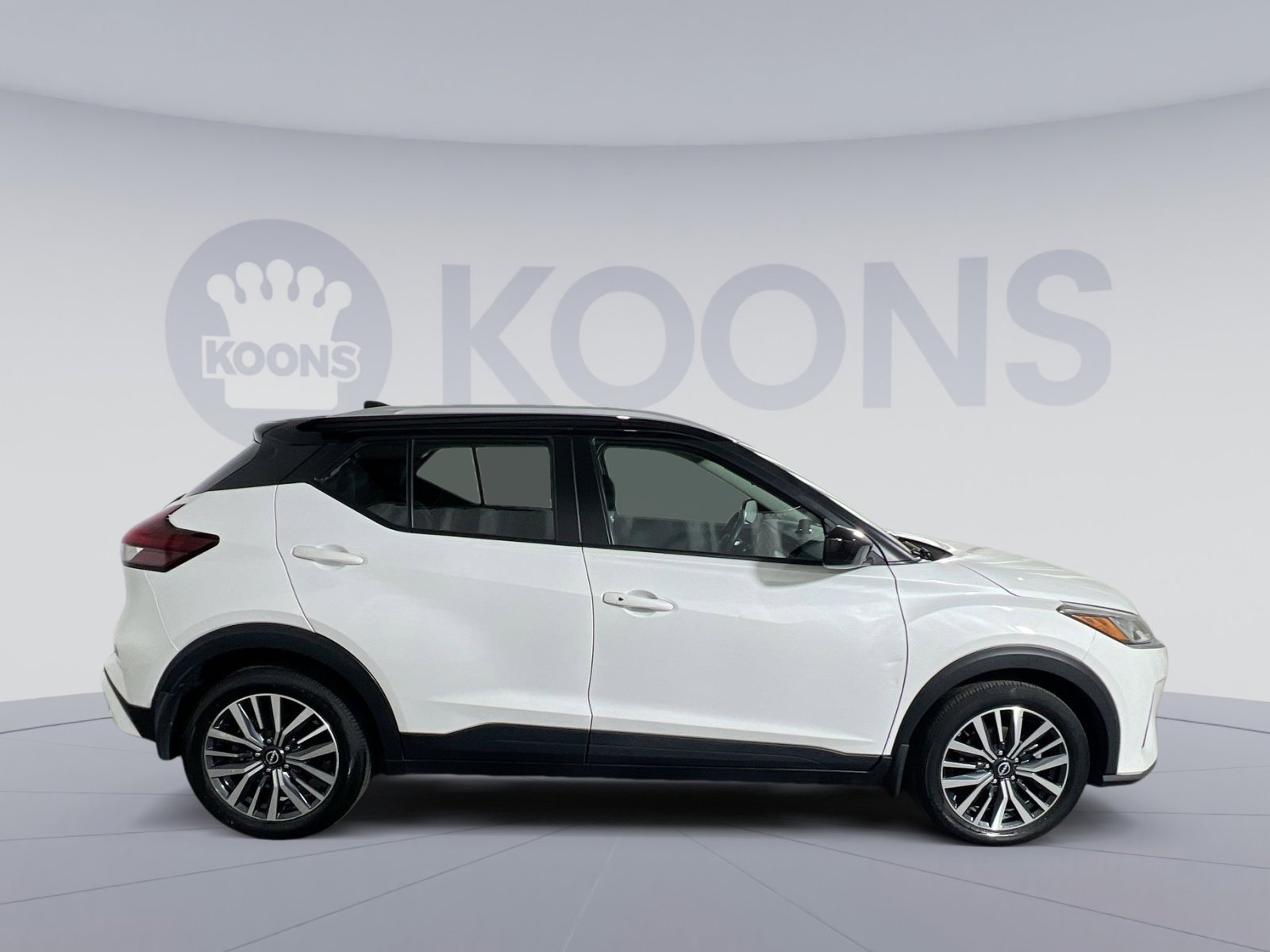 Used 2023 Nissan Kicks SV image 7