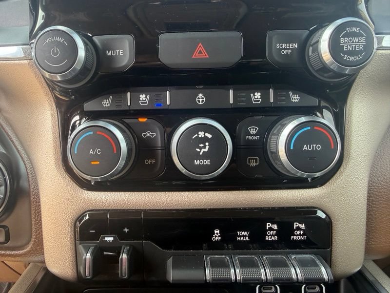 Used 2019 RAM 1500 Laramie AWD/4WD image 12