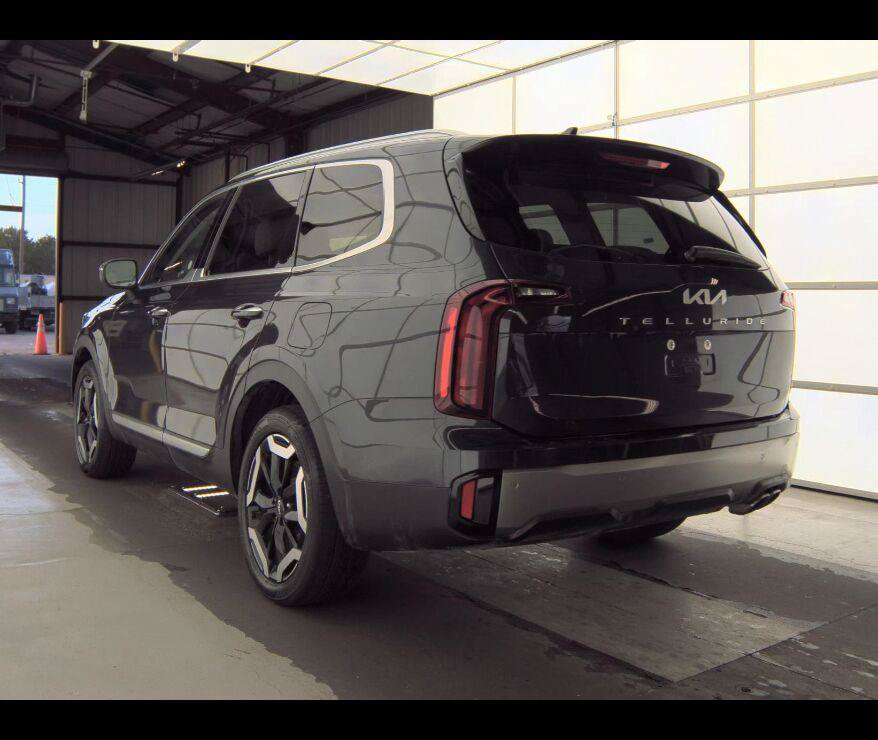 Used 2025 Kia Telluride S FWD image 10