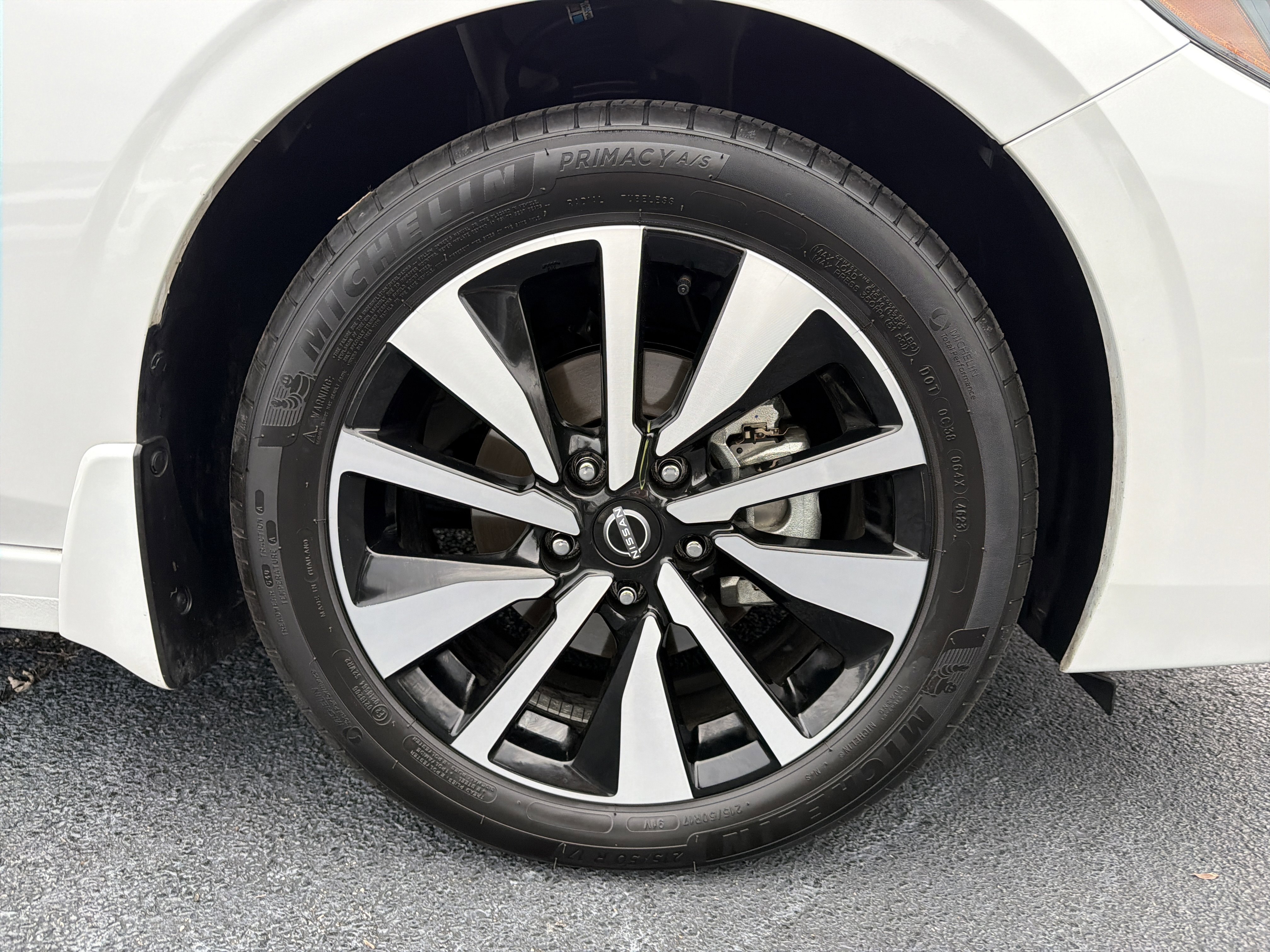 Used 2024 Nissan Sentra SV w/ SV Premium Package image 12