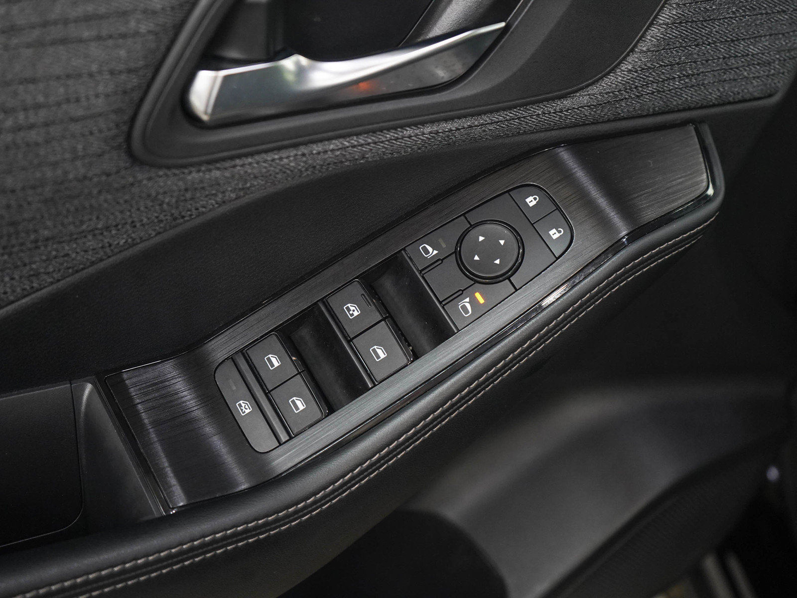 Used 2023 Nissan Rogue SV AWD/4WD image 19