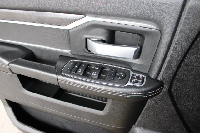 Used 2024 RAM 3500 Big Horn w/ Sport Appearance Package AWD/4WD image 25