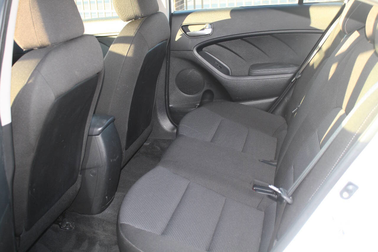 Used 2017 Kia Forte LX image 7
