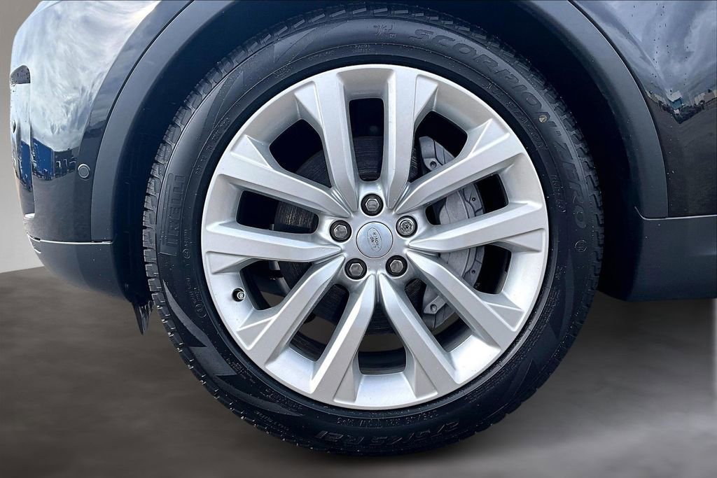 Used 2024 Land Rover Discovery S AWD/4WD image 8