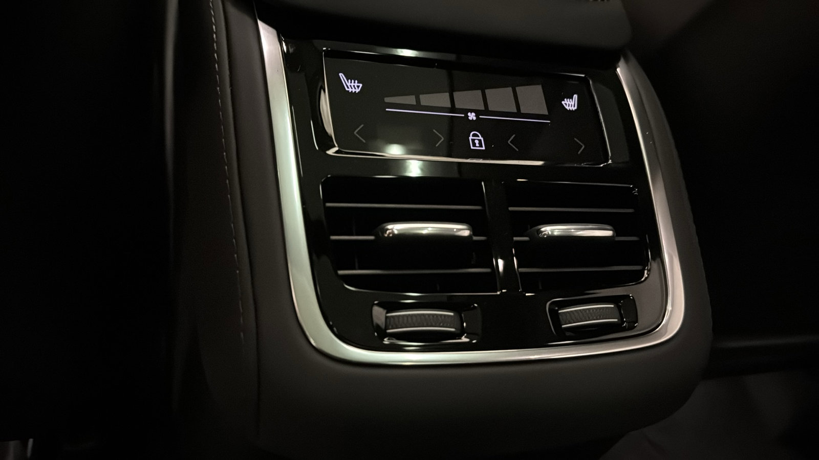 New 2026 Volvo XC90 B5 Plus w/ Protection Package AWD/4WD image 28