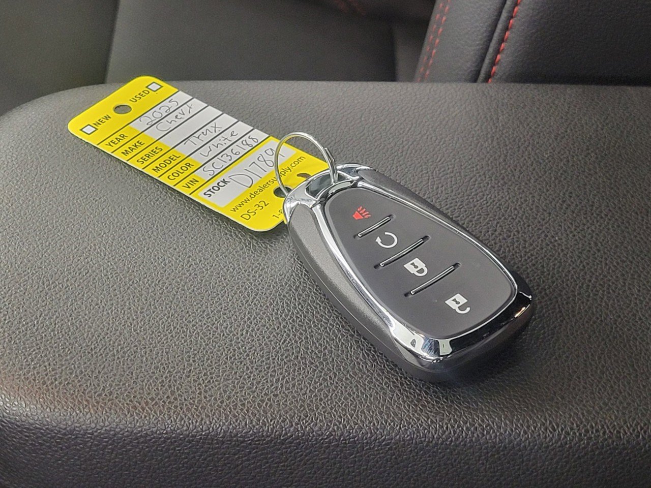 Used 2025 Chevrolet Trax RS w/ Sunroof Package image 26