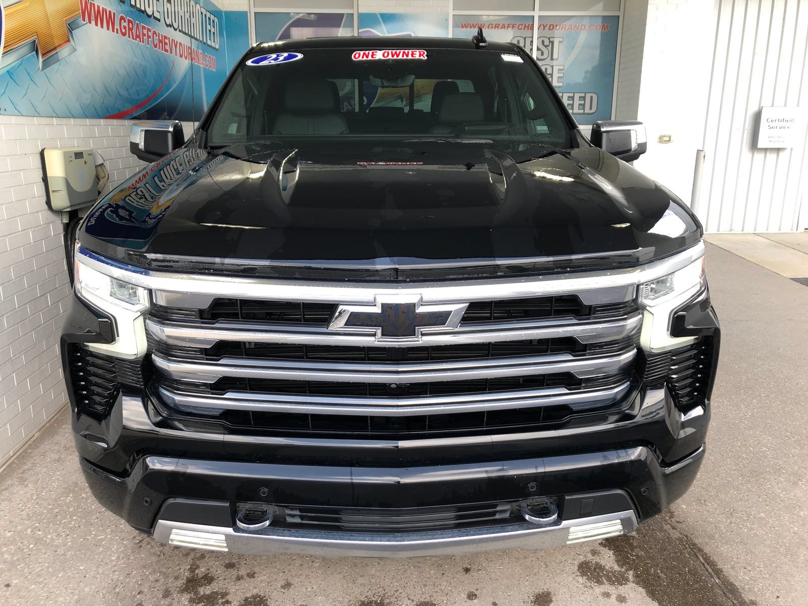 Used 2023 Chevrolet Silverado 1500 High Country w/ High Country Premium Package AWD/4WD image 2