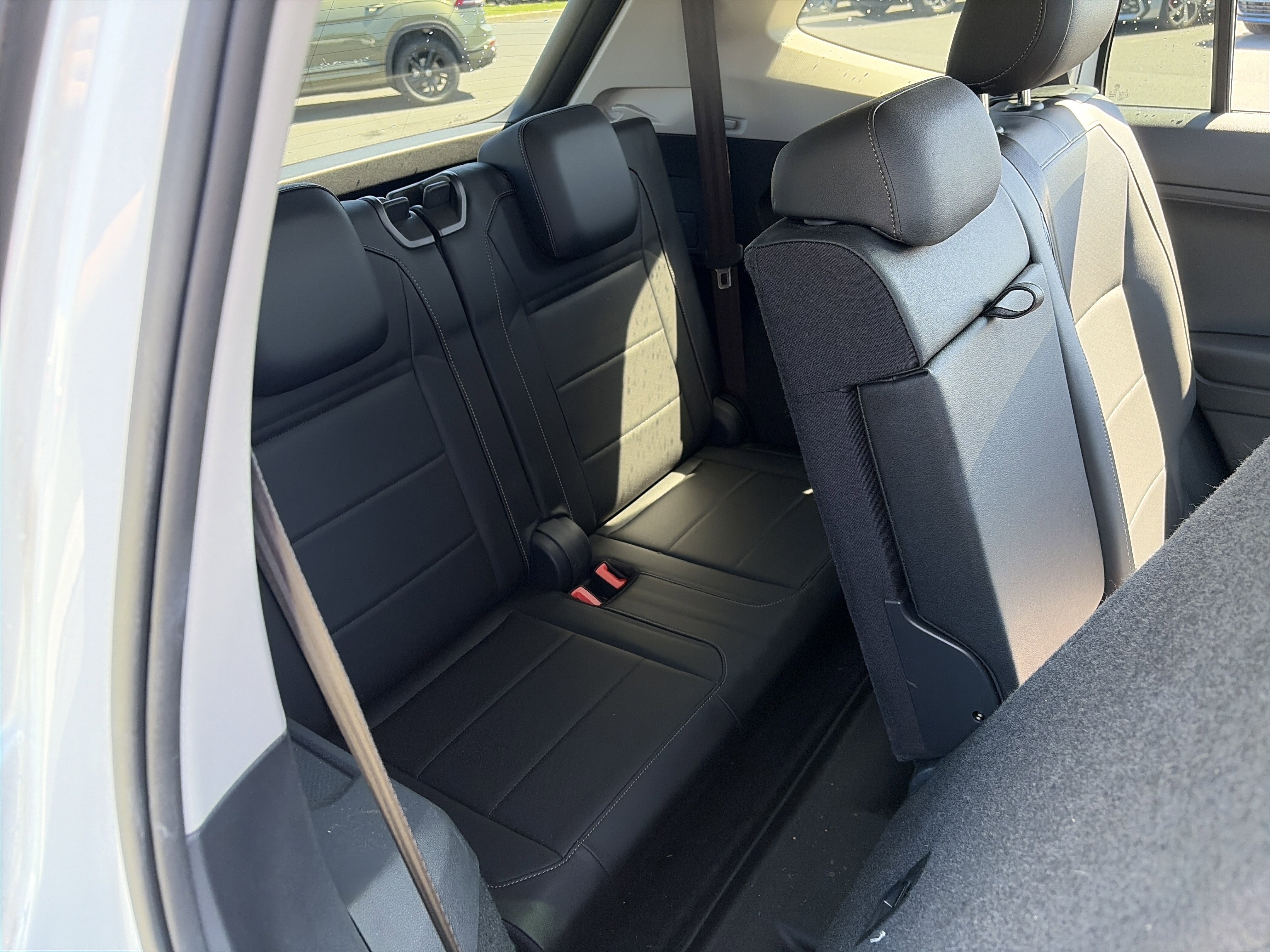 Used 2018 Volkswagen Tiguan SEL w/ 3rd Row Seat Package image 30