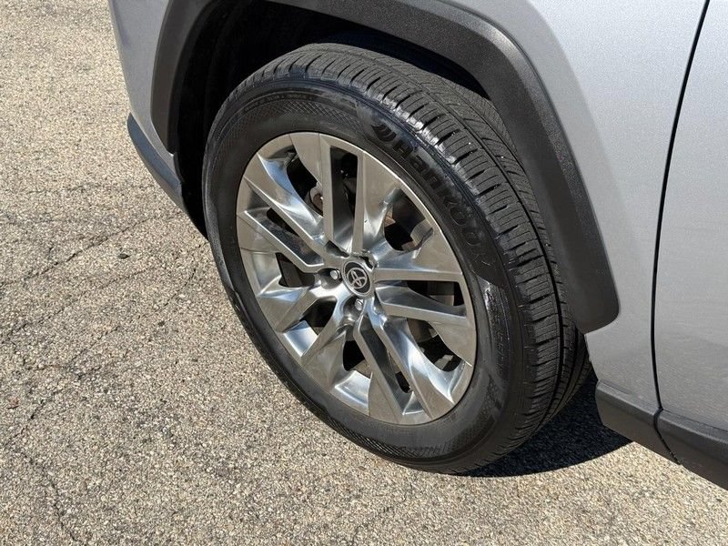 Used 2020 Toyota RAV4 XLE Premium AWD/4WD image 10