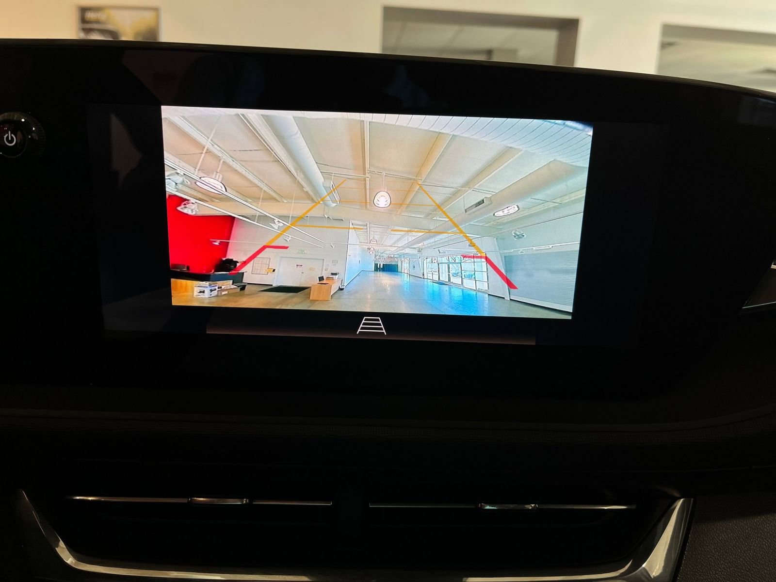 Used 2025 Buick Envista Preferred image 23