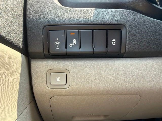 Used 2021 Kia Sedona EX FWD image 28