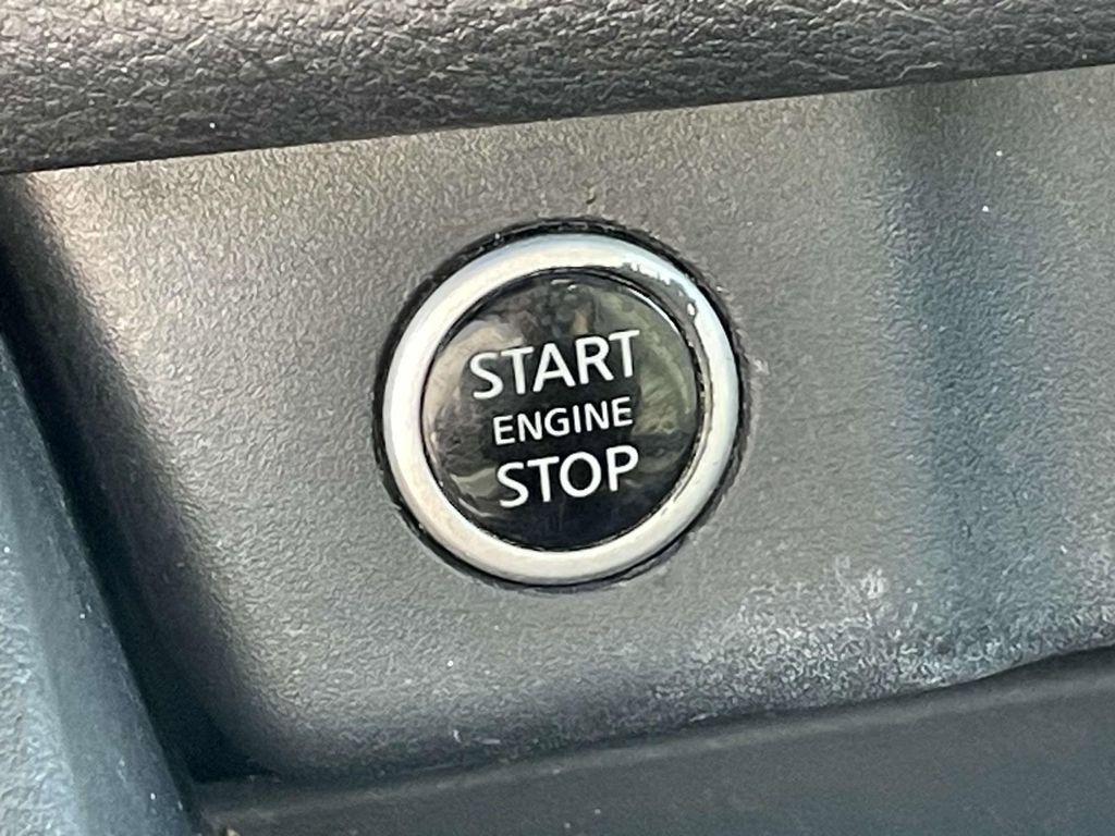 Used 2023 Nissan Rogue S AWD/4WD image 28