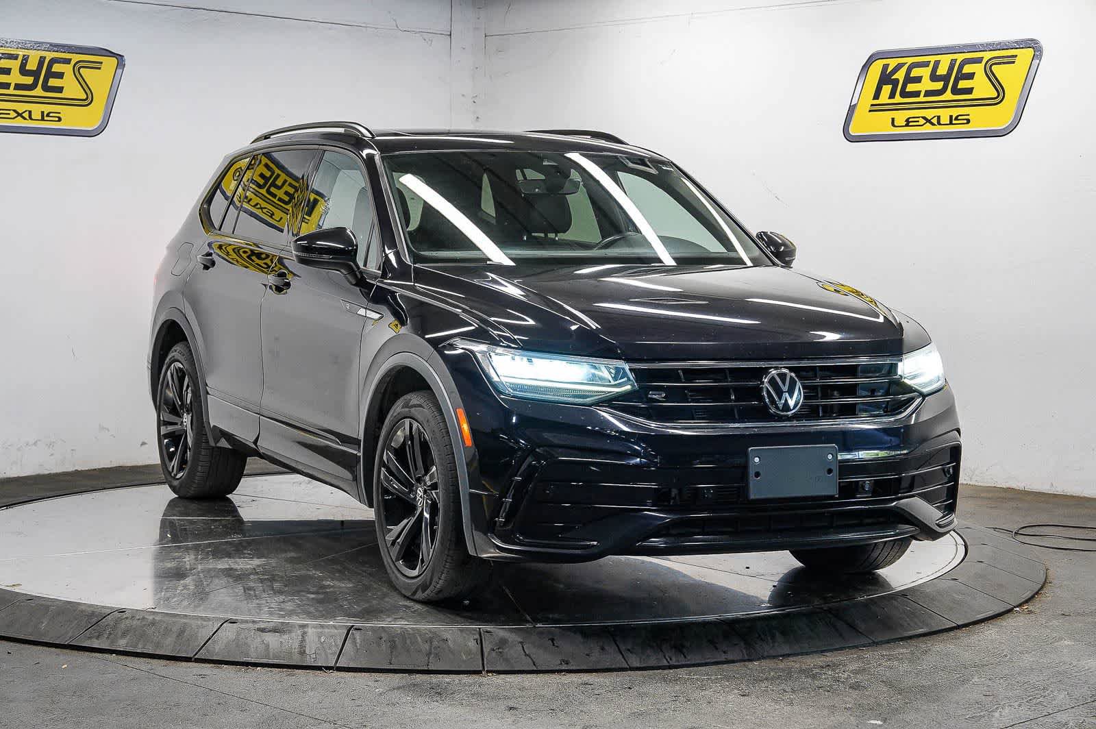 Used 2023 Volkswagen Tiguan SE R-Line FWD image 5