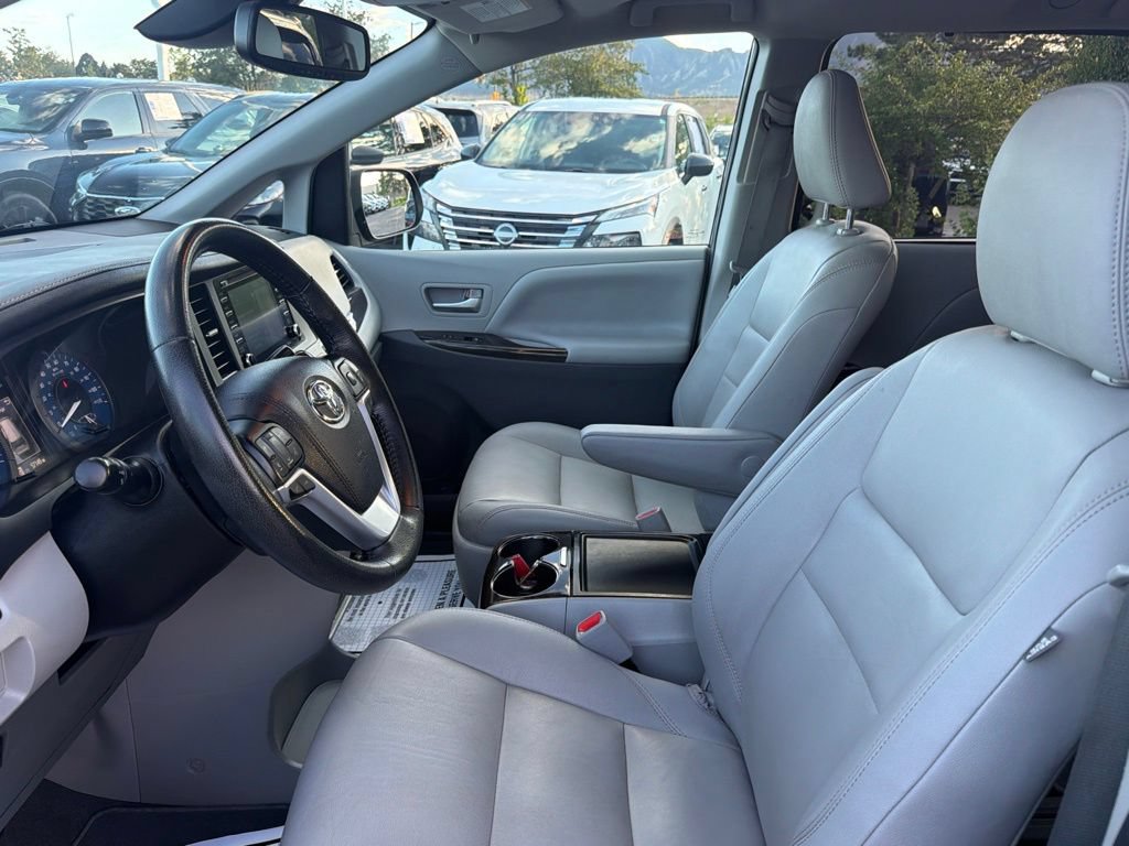 Used 2020 Toyota Sienna XLE w/ XLE Navigation Package AWD/4WD image 23