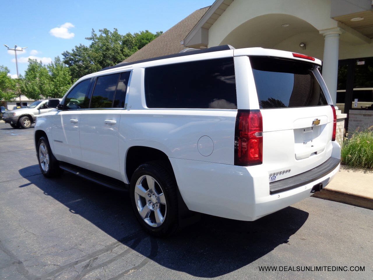 Used 2019 Chevrolet Suburban LT AWD/4WD image 4