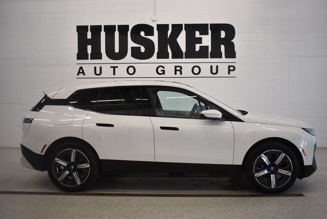 Used 2023 BMW iX xDrive50 w/ Sport Package AWD/4WD image 2