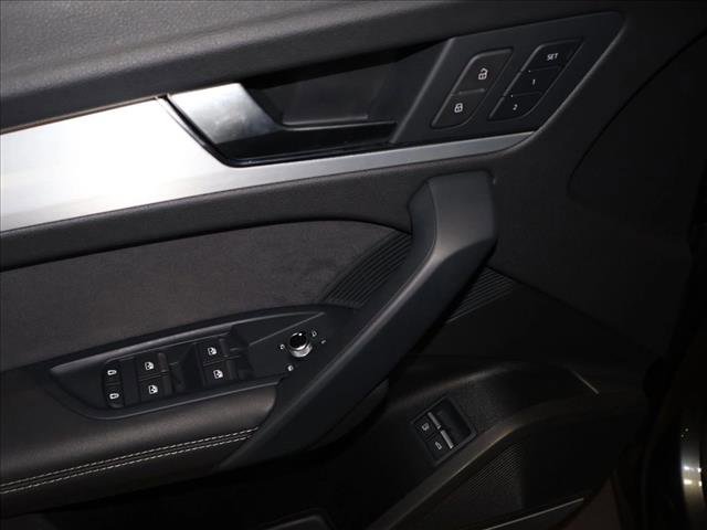 Used 2024 Audi Q5 e Prestige w/ Prestige Package image 11
