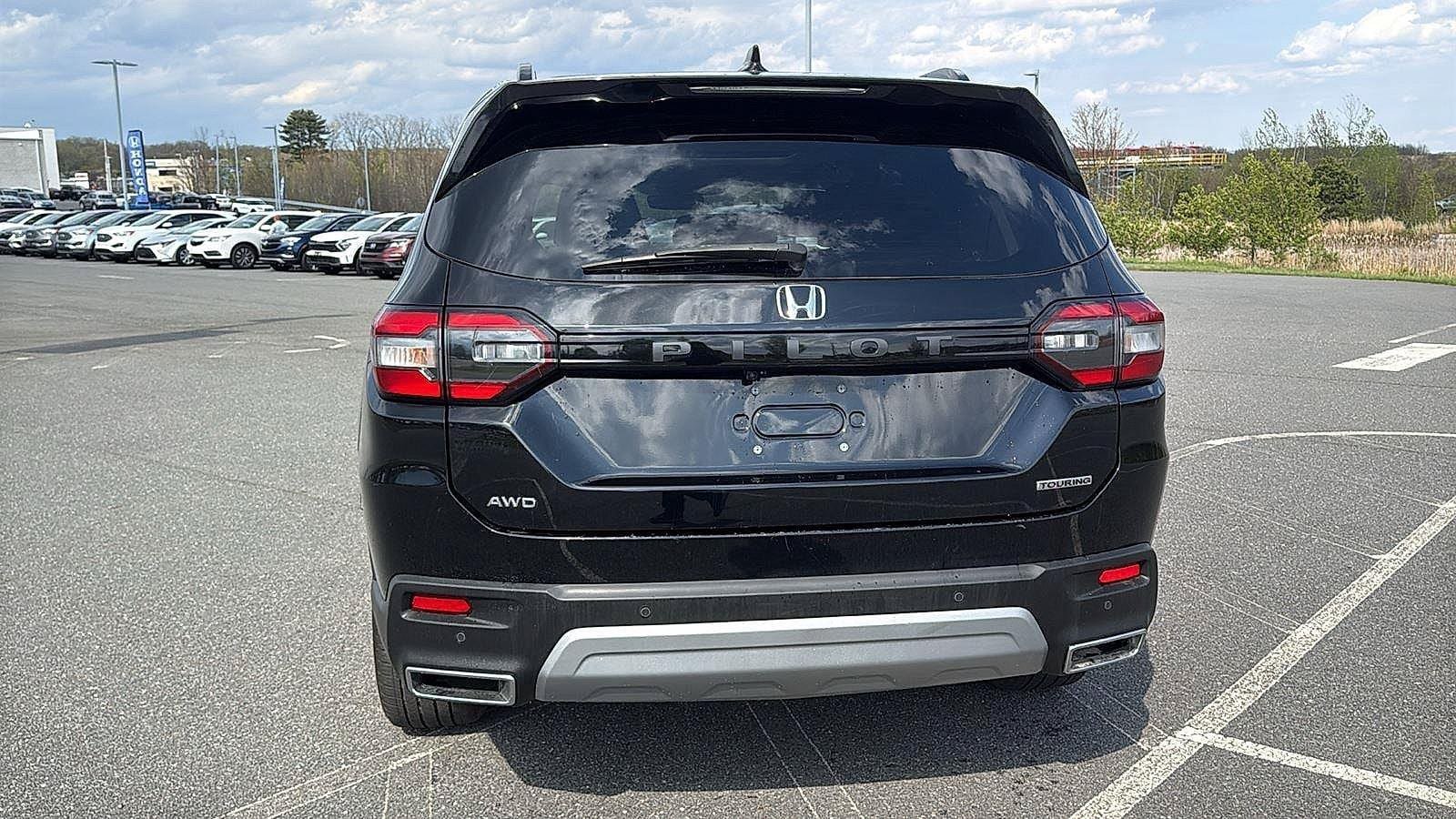Certified 2025 Honda Pilot Touring image 7