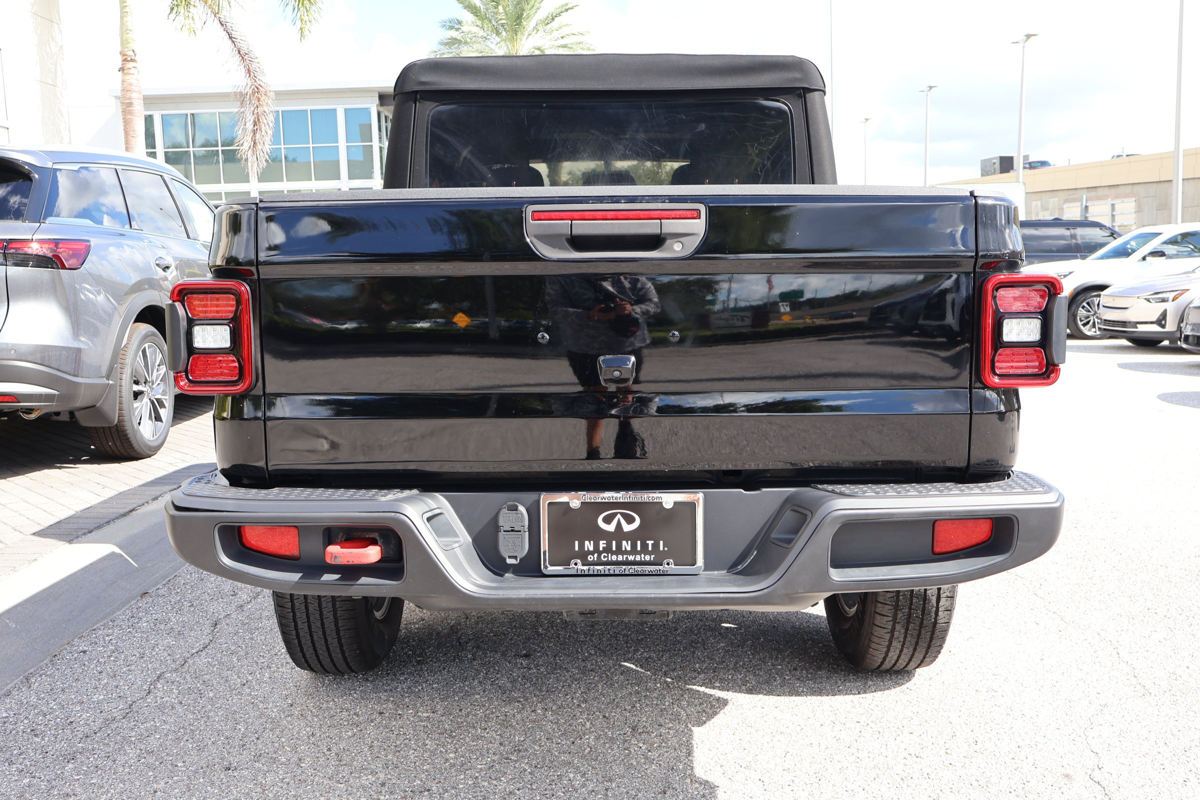 Used 2020 Jeep Gladiator Overland AWD/4WD image 7