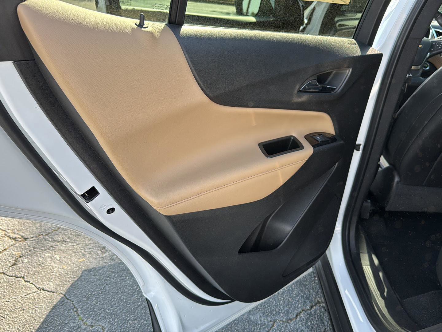 Used 2023 Chevrolet Equinox Premier image 16