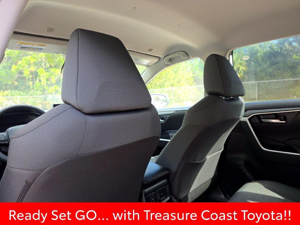Used 2025 Toyota RAV4 XLE AWD/4WD image 24