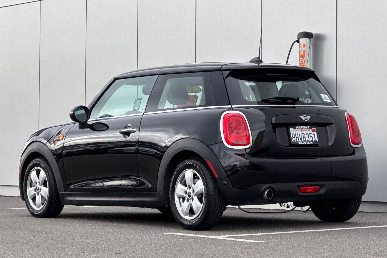 Used 2019 MINI Cooper 2-Door Hardtop image 3