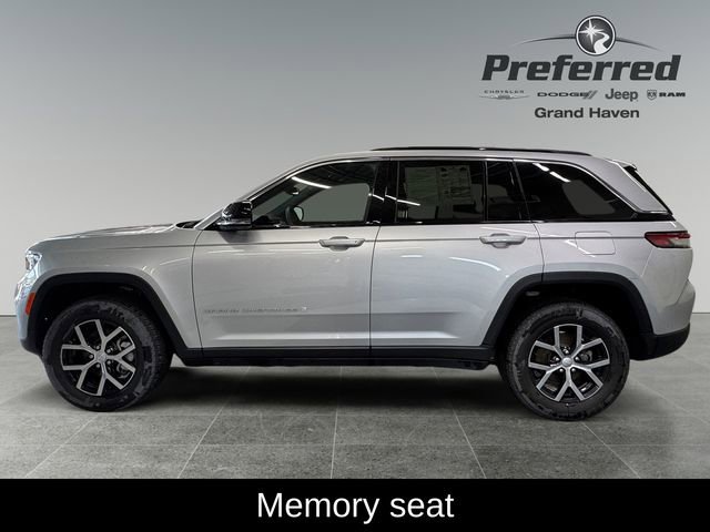 Used 2024 Jeep Grand Cherokee Limited w/ Trailer Tow Package AWD/4WD image 10