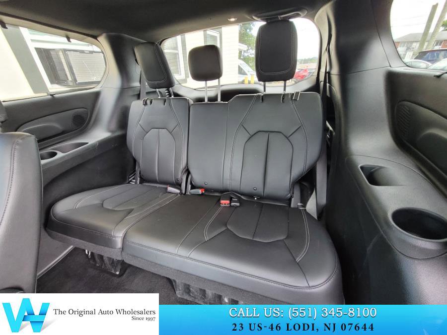 Used 2020 Chrysler Pacifica Touring-L Plus w/ S Appearance Package image 16