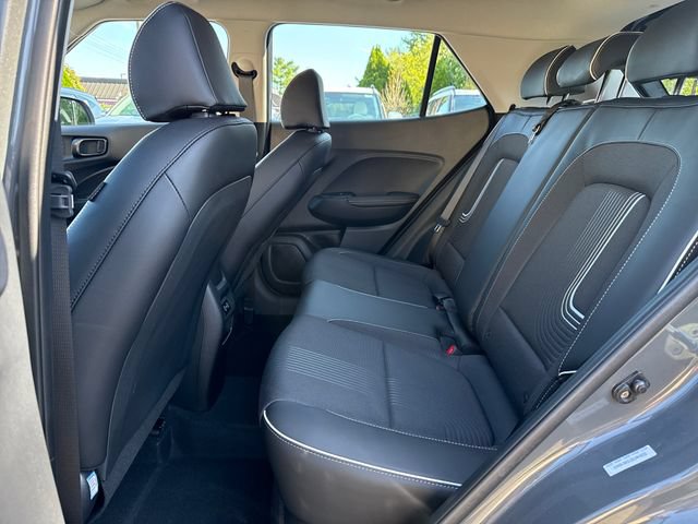 Used 2025 Hyundai Venue Limited FWD image 25