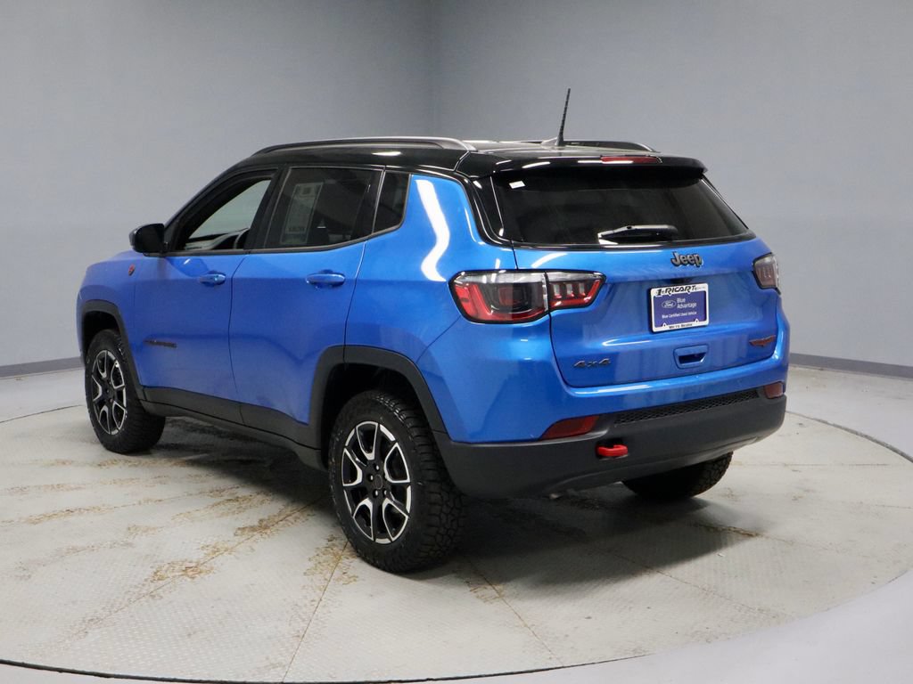 Used 2025 Jeep Compass Trailhawk AWD/4WD image 8
