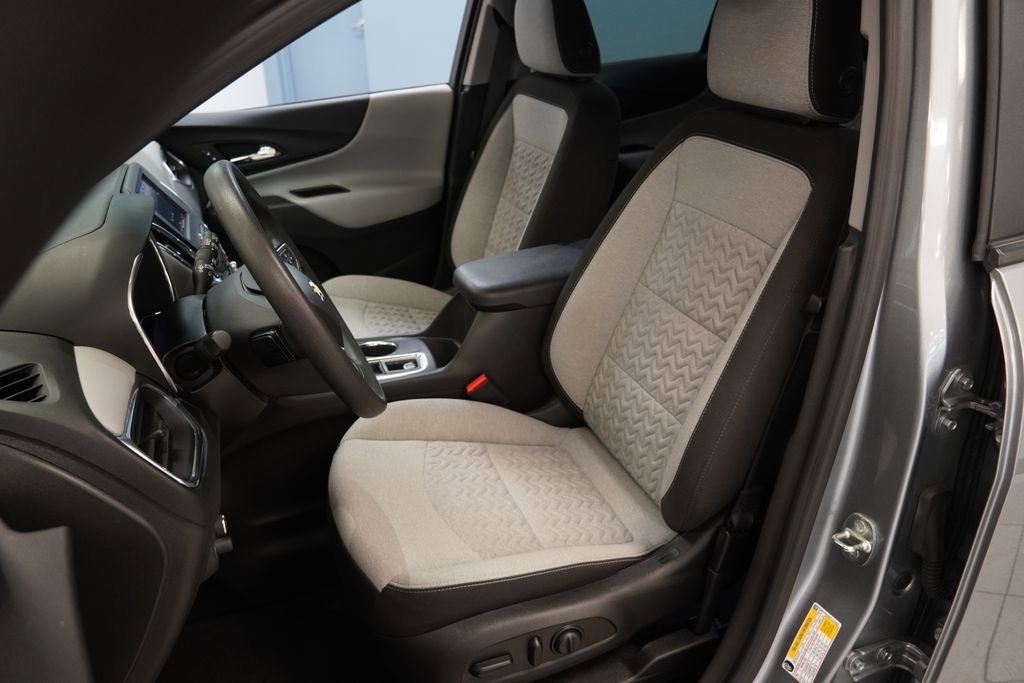 Used 2023 Chevrolet Equinox LS w/ LS Convenience Package image 3