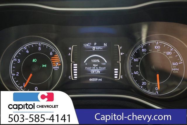 Used 2019 Jeep Cherokee Latitude Plus w/ Cold Weather Group FWD image 17