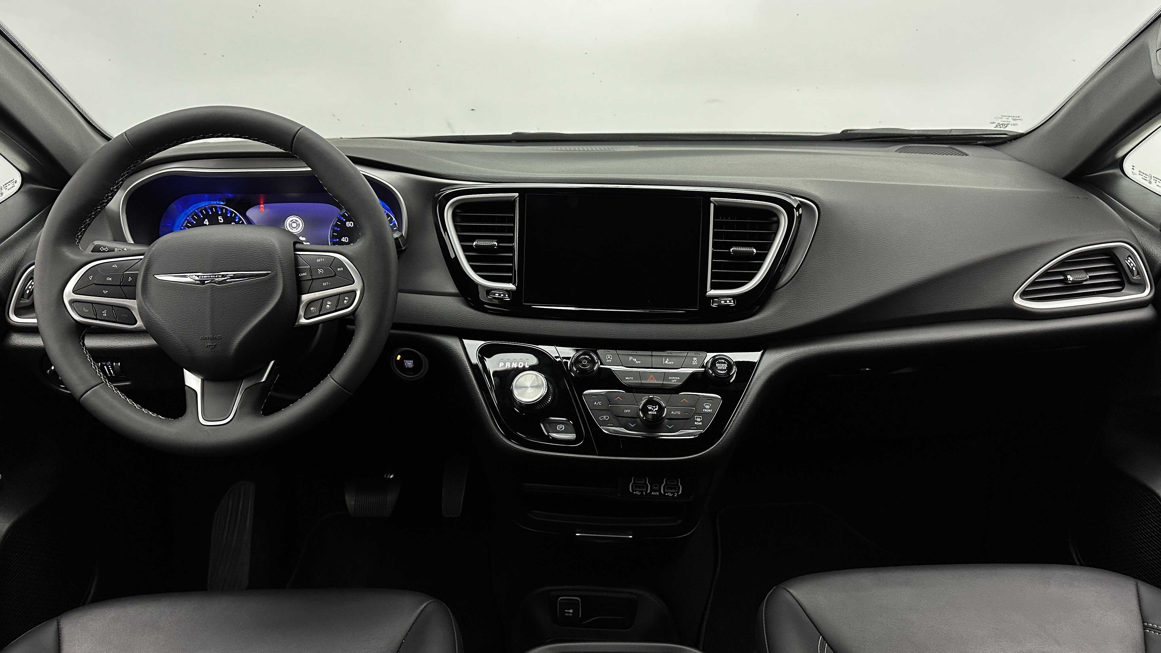 Used 2025 Chrysler Pacifica Select image 28