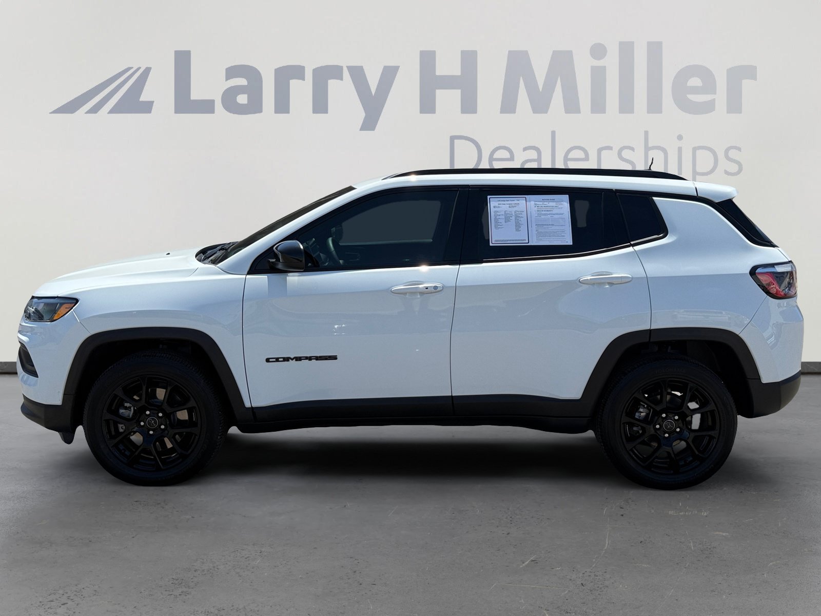 Used 2025 Jeep Compass Latitude w/ Altitude Special Edition AWD/4WD image 2