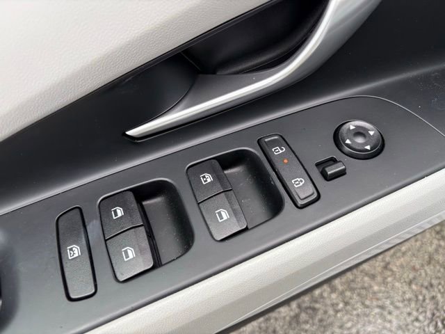 Used 2024 Hyundai Elantra Limited image 13