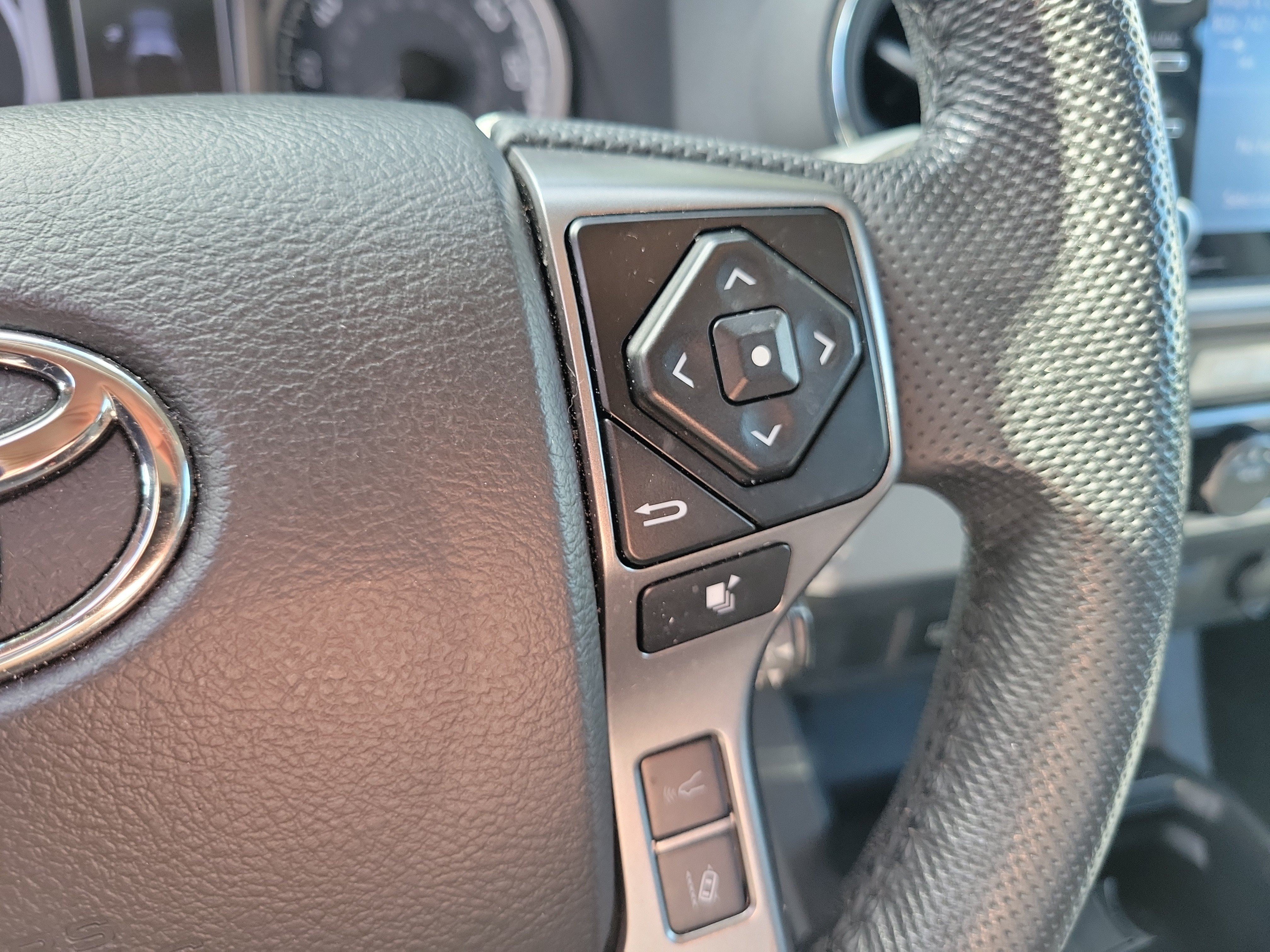 Used 2023 Toyota Tacoma SR5 RWD image 28