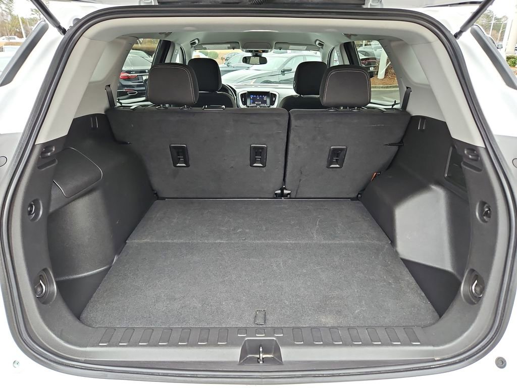 Used 2024 GMC Terrain SLE image 28