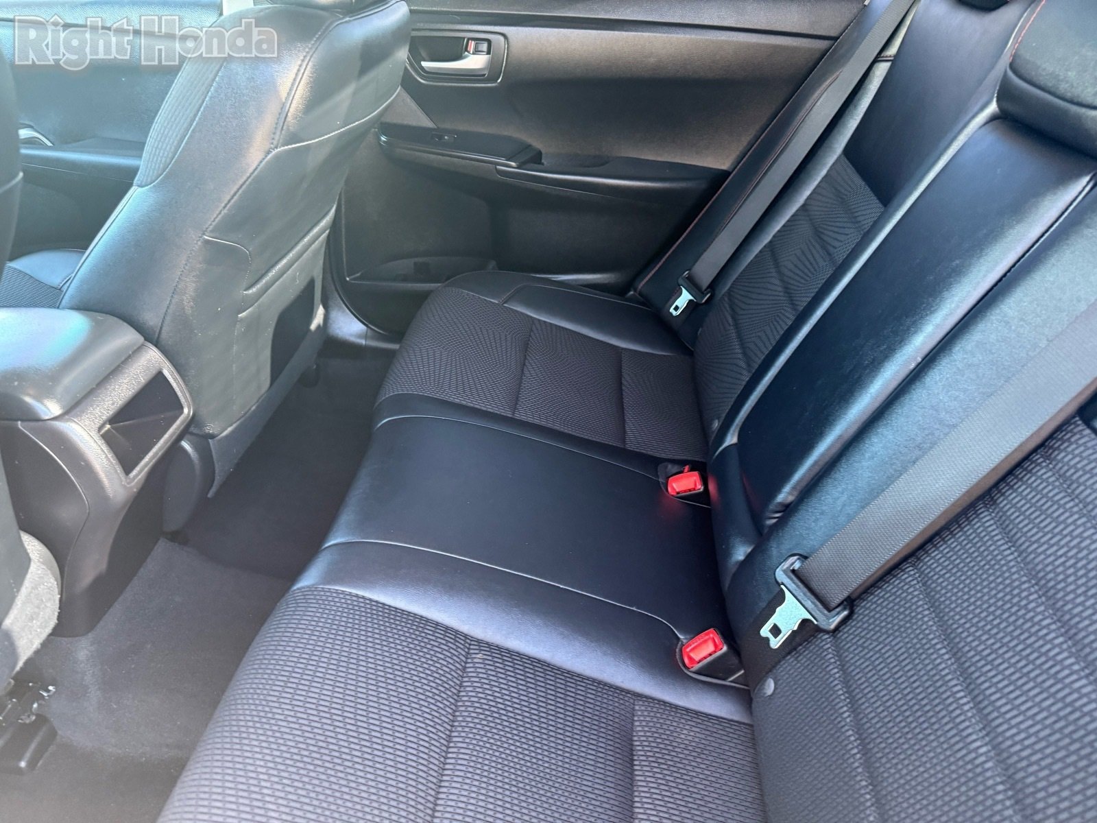 Used 2016 Toyota Camry SE image 25